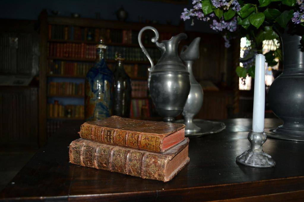 Chateau De Peufeilhoux Vallon-en-Sully Buitenkant foto