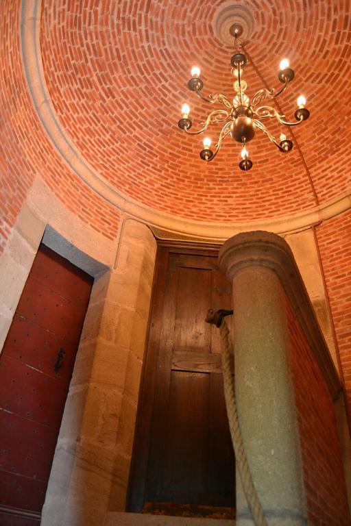 Chateau De Peufeilhoux Vallon-en-Sully Buitenkant foto