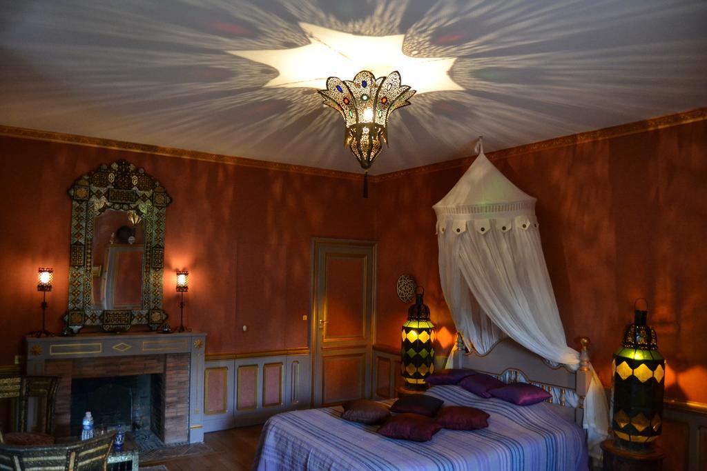 Chateau De Peufeilhoux Vallon-en-Sully Kamer foto