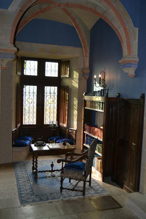 Chateau De Peufeilhoux Vallon-en-Sully Buitenkant foto