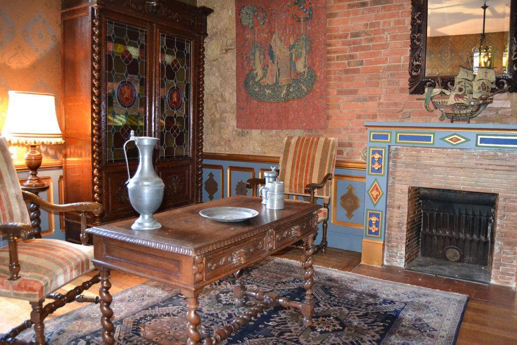 Chateau De Peufeilhoux Vallon-en-Sully Buitenkant foto