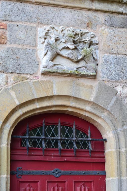 Chateau De Peufeilhoux Vallon-en-Sully Buitenkant foto