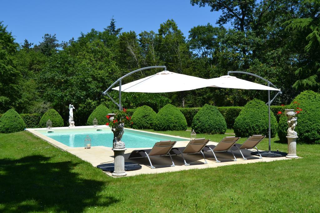 Chateau De Peufeilhoux Vallon-en-Sully Buitenkant foto