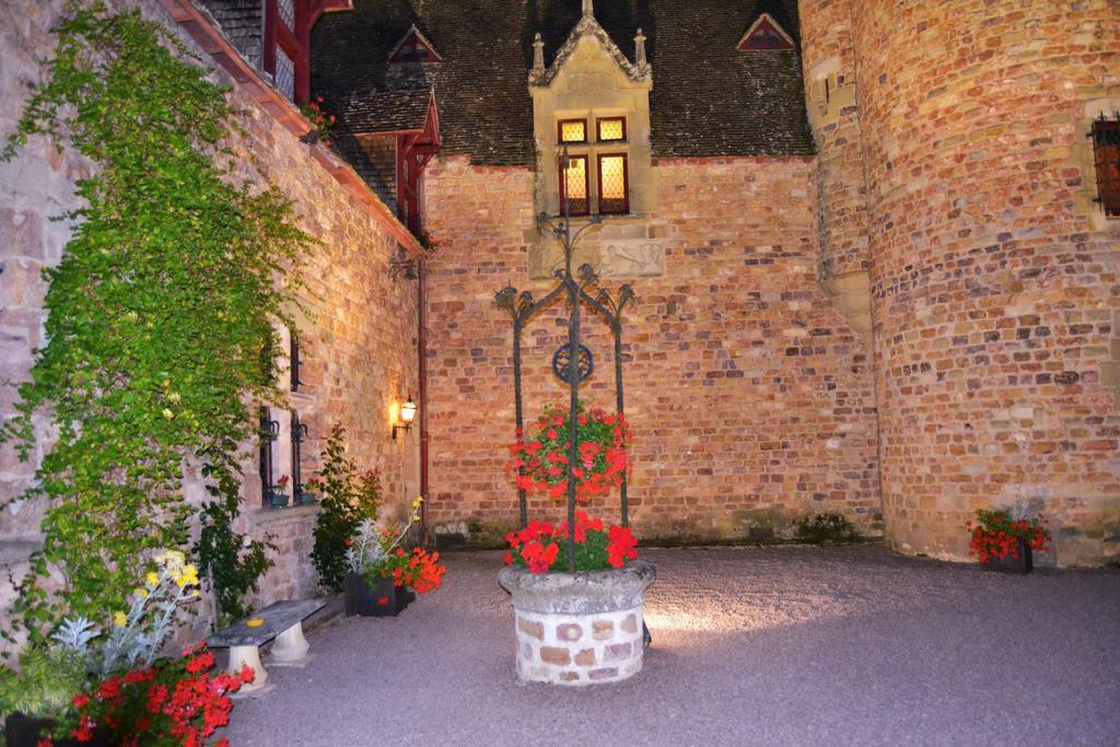 Chateau De Peufeilhoux Vallon-en-Sully Buitenkant foto